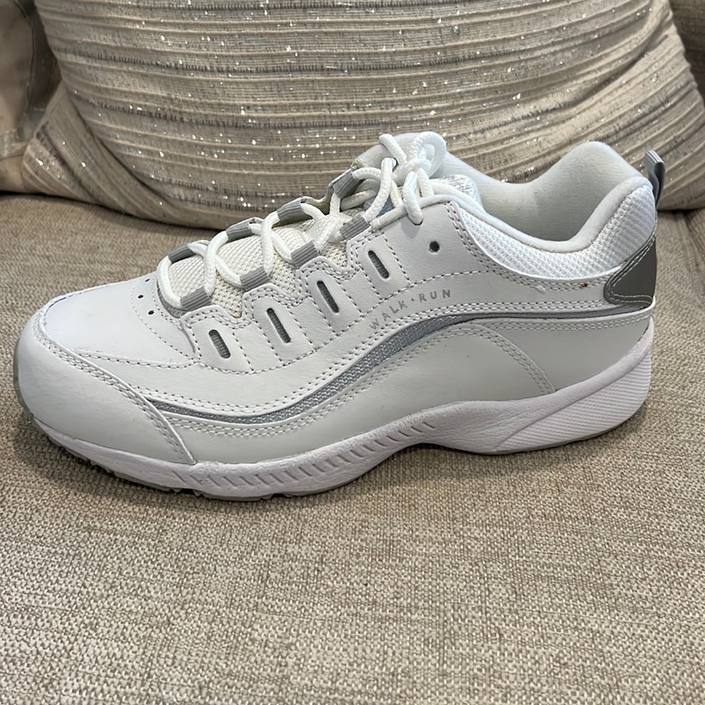 Easy Spirit Romy size 8W. Never worn.